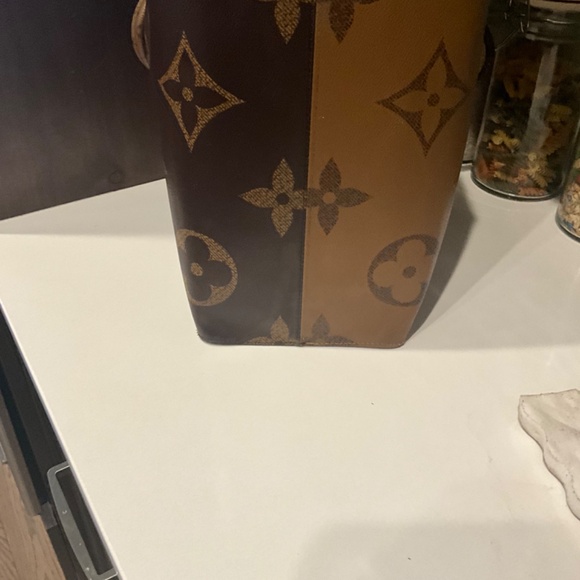 Louis Vuitton on the go tote largest size - Picture 5 of 8